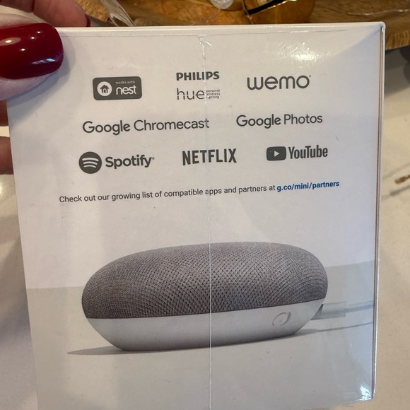Google Home Mini - Picture 4 of 5
